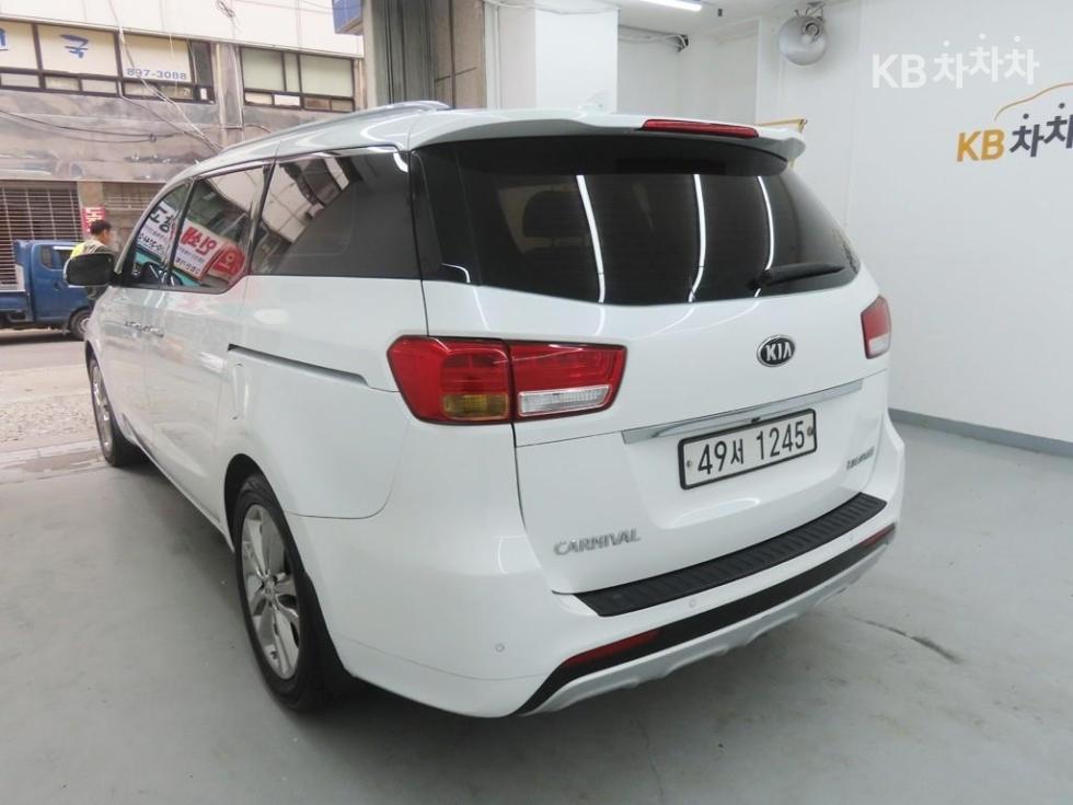 Kia Carnival — miniaturë 4