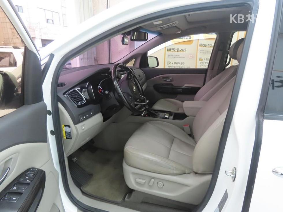 Kia Carnival — miniaturë 5