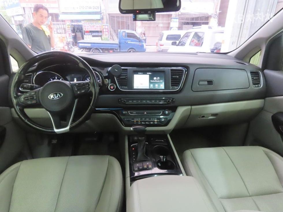 Kia Carnival — miniaturë 7