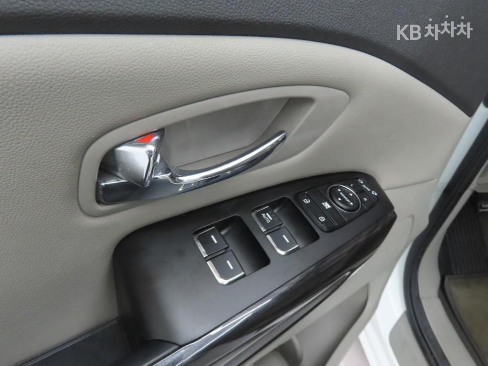 Kia Carnival — miniaturë 9