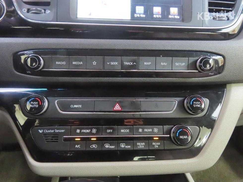 Kia Carnival — miniaturë 12