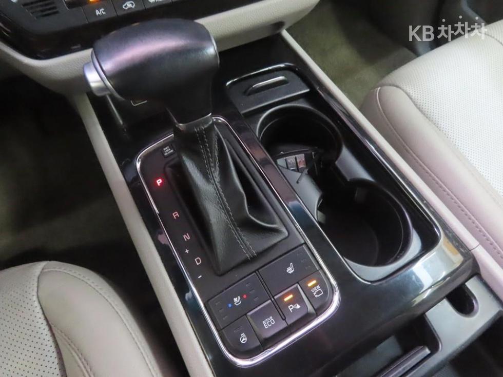 Kia Carnival — miniaturë 13