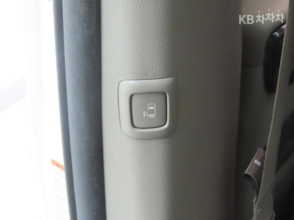 Kia Carnival — miniaturë 14