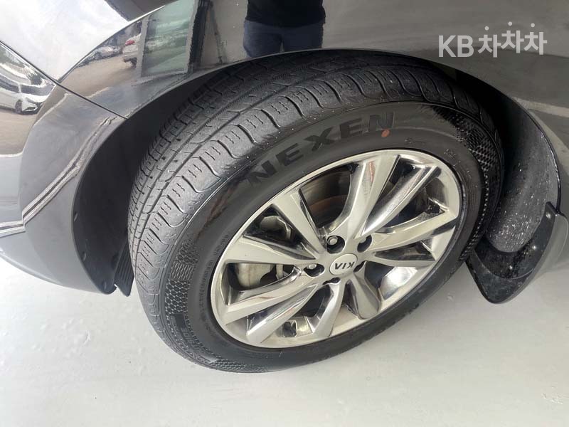 Kia Carnival — miniaturë 21
