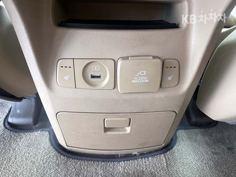 Kia Carnival — miniaturë 18