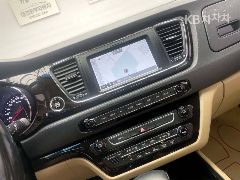 Kia Carnival — miniaturë 10
