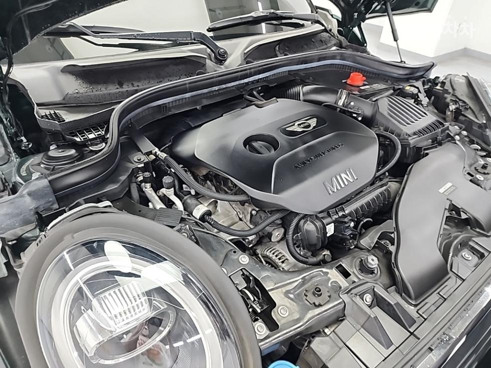 2018 MINI 5 photo