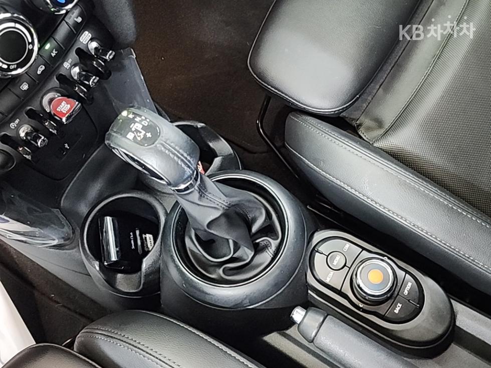 2018 MINI 5 photo