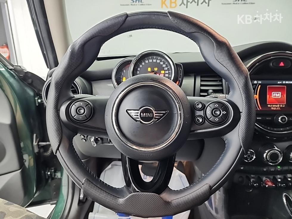 2018 MINI 5 photo