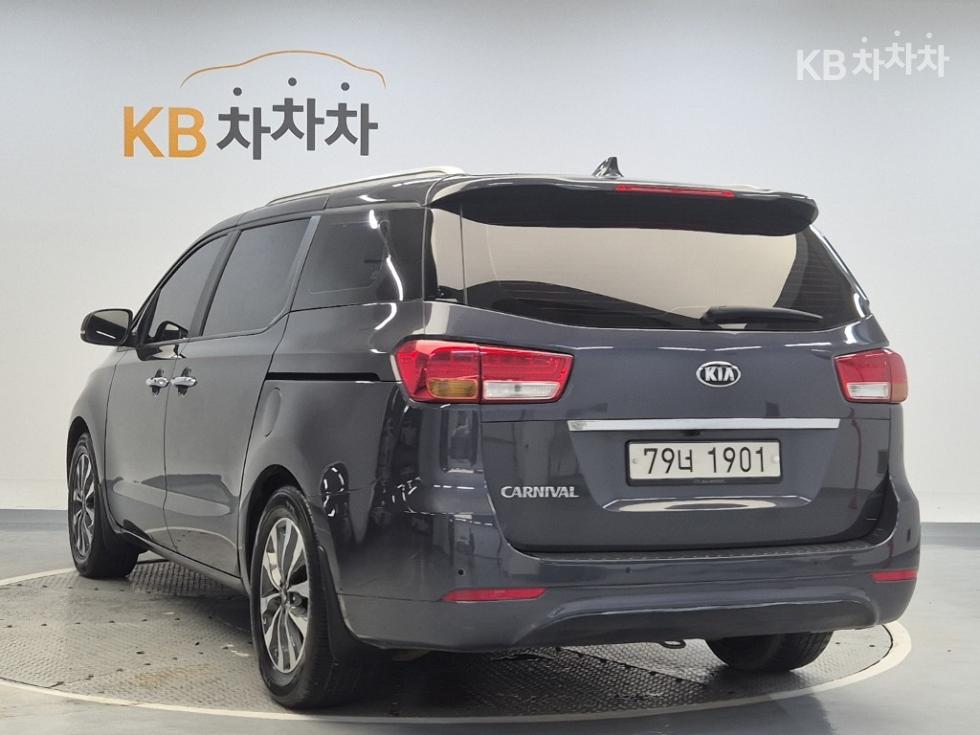 Kia Carnival — miniaturë 2