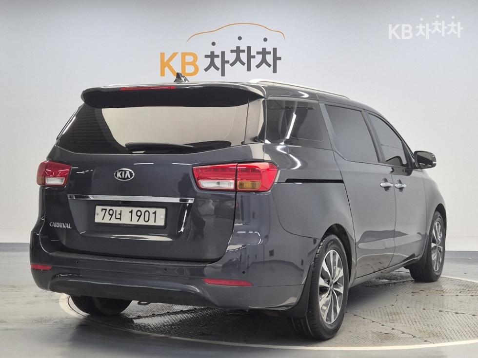 Kia Carnival — miniaturë 3
