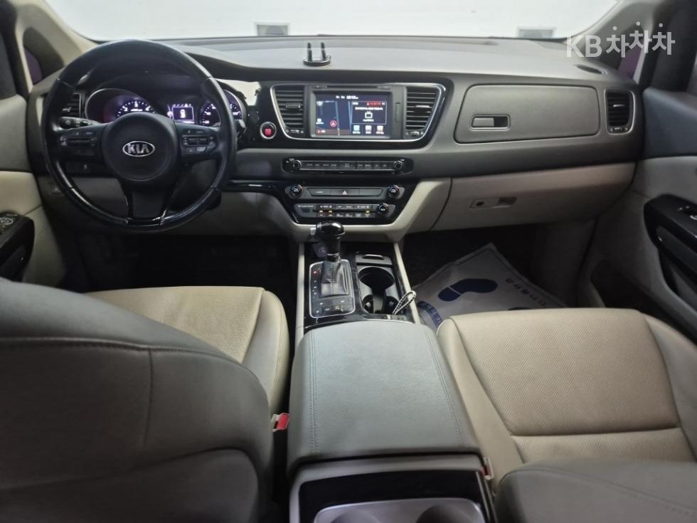 Kia Carnival — miniaturë 7