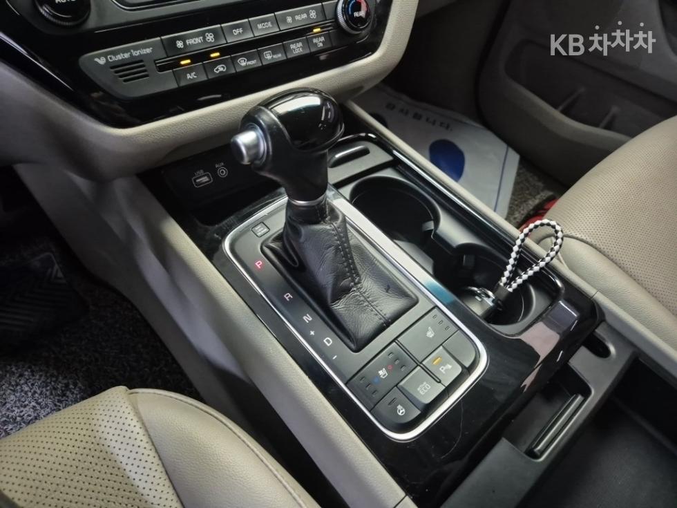 Kia Carnival — miniaturë 8