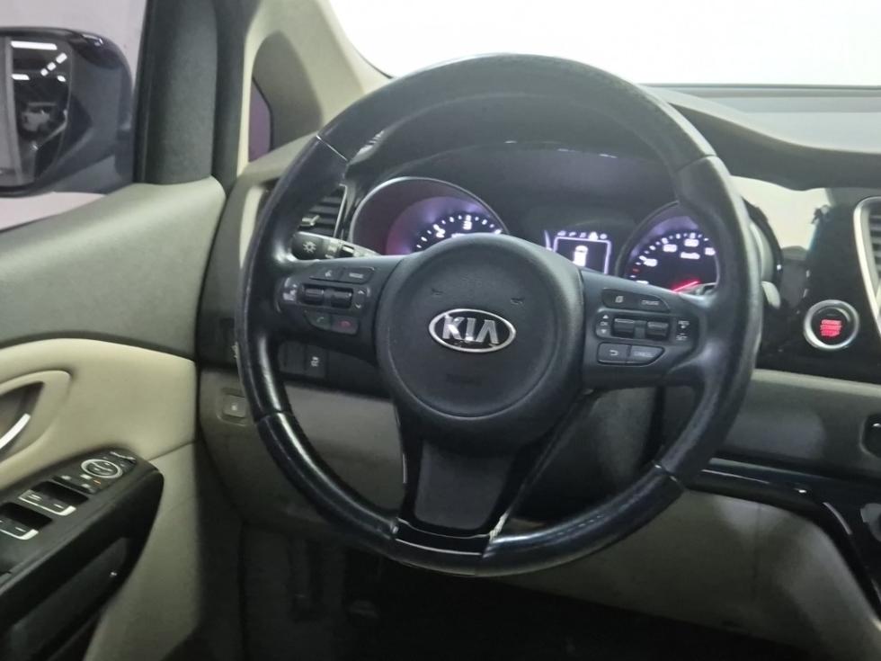 Kia Carnival — miniaturë 9