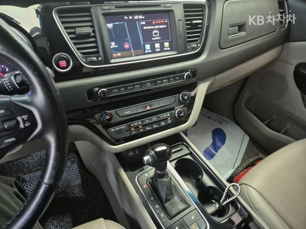 Kia Carnival — miniaturë 10