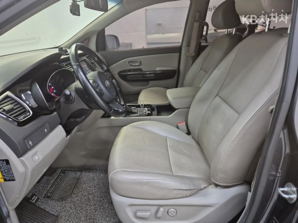 Kia Carnival — miniaturë 11