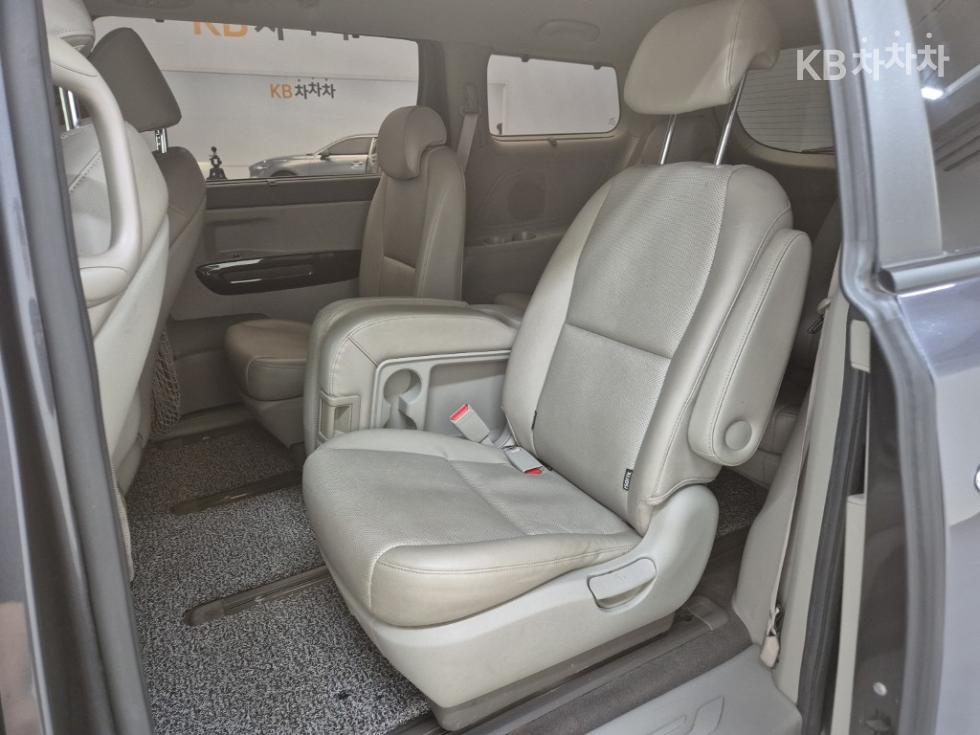Kia Carnival — miniaturë 12