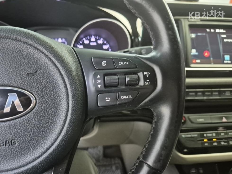 Kia Carnival — miniaturë 15