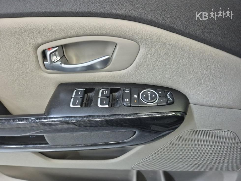 Kia Carnival — miniaturë 18