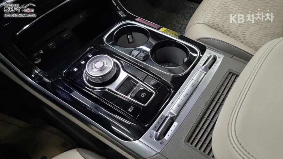 Kia Carnival — miniaturë 14