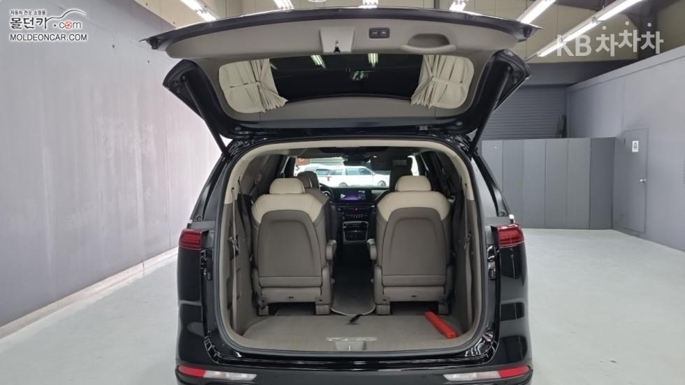 Kia Carnival — miniaturë 18