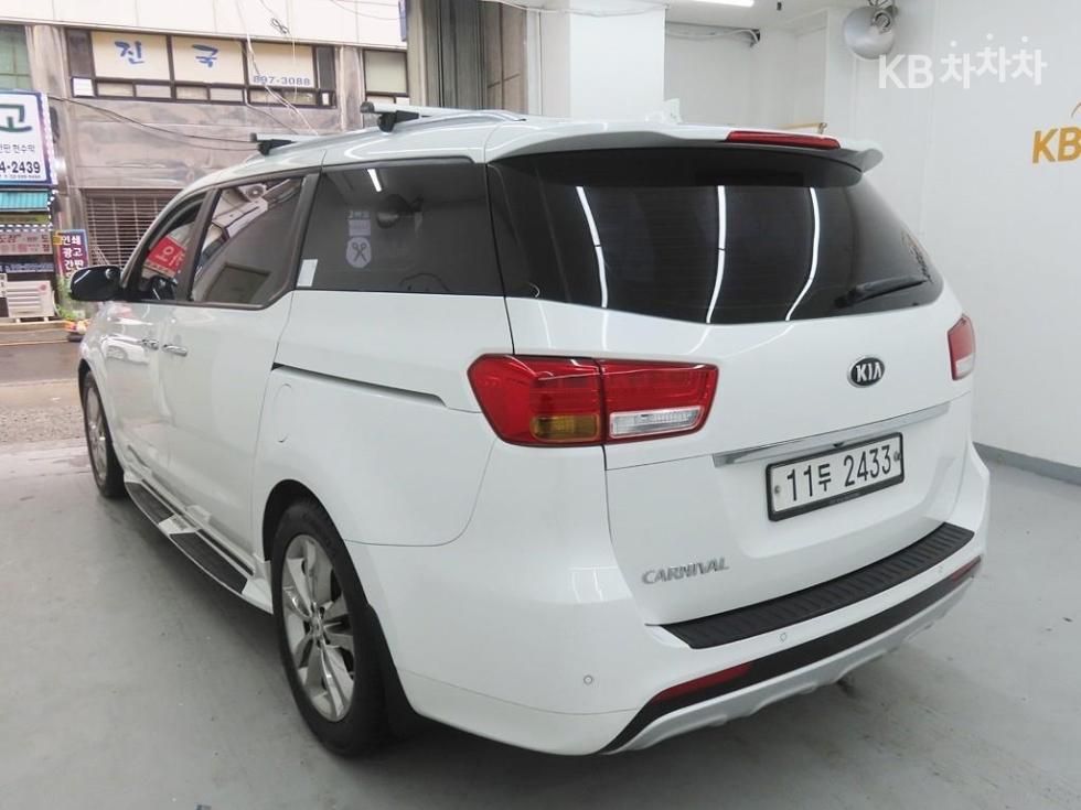 Kia Carnival — miniaturë 4