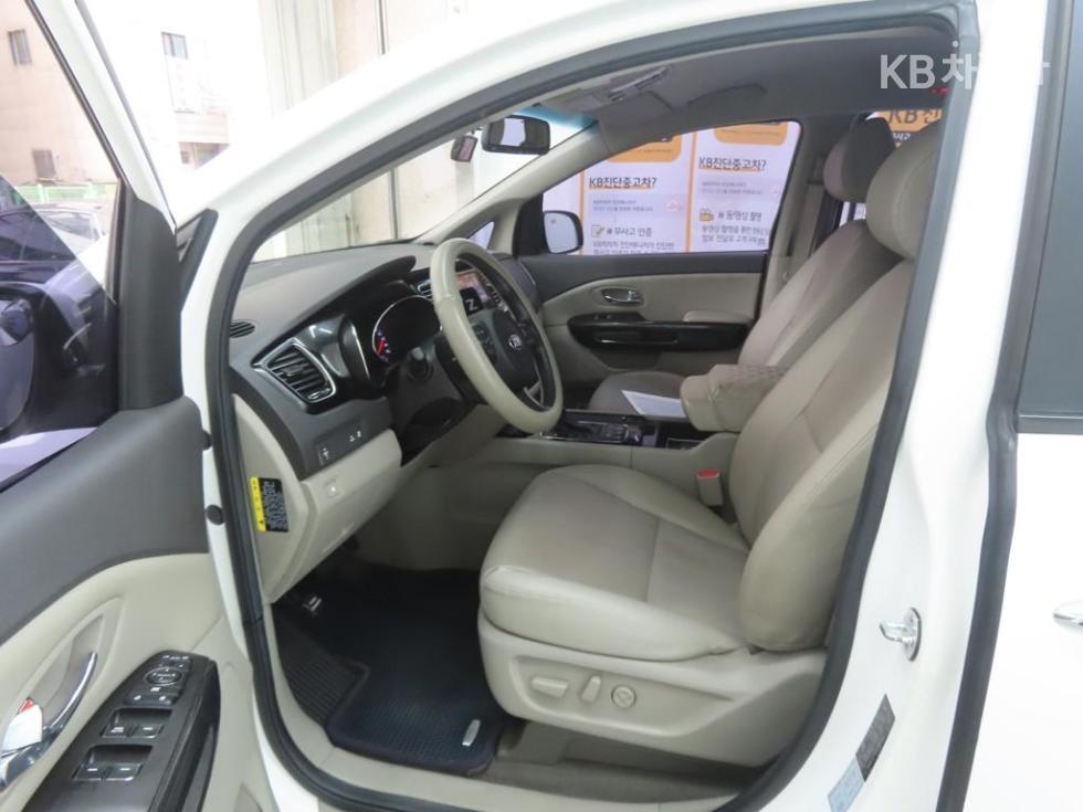 Kia Carnival — miniaturë 5