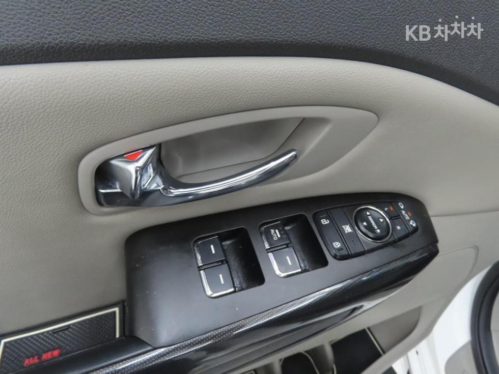 Kia Carnival — miniaturë 9