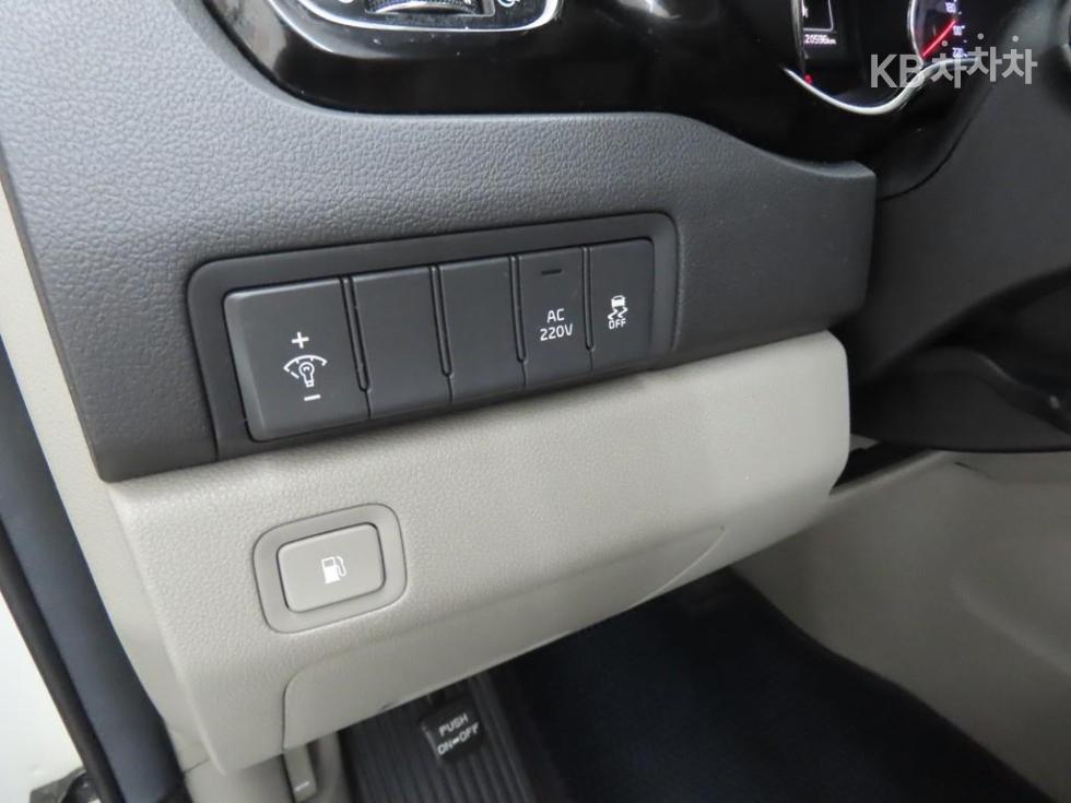 Kia Carnival — miniaturë 10