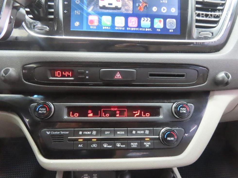 Kia Carnival — miniaturë 11