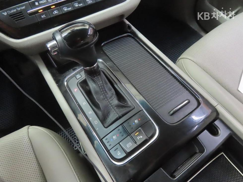 Kia Carnival — miniaturë 12