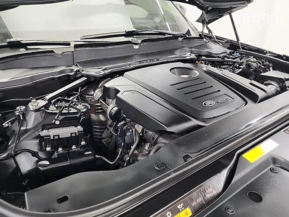 2018 Land Rover 5 photo