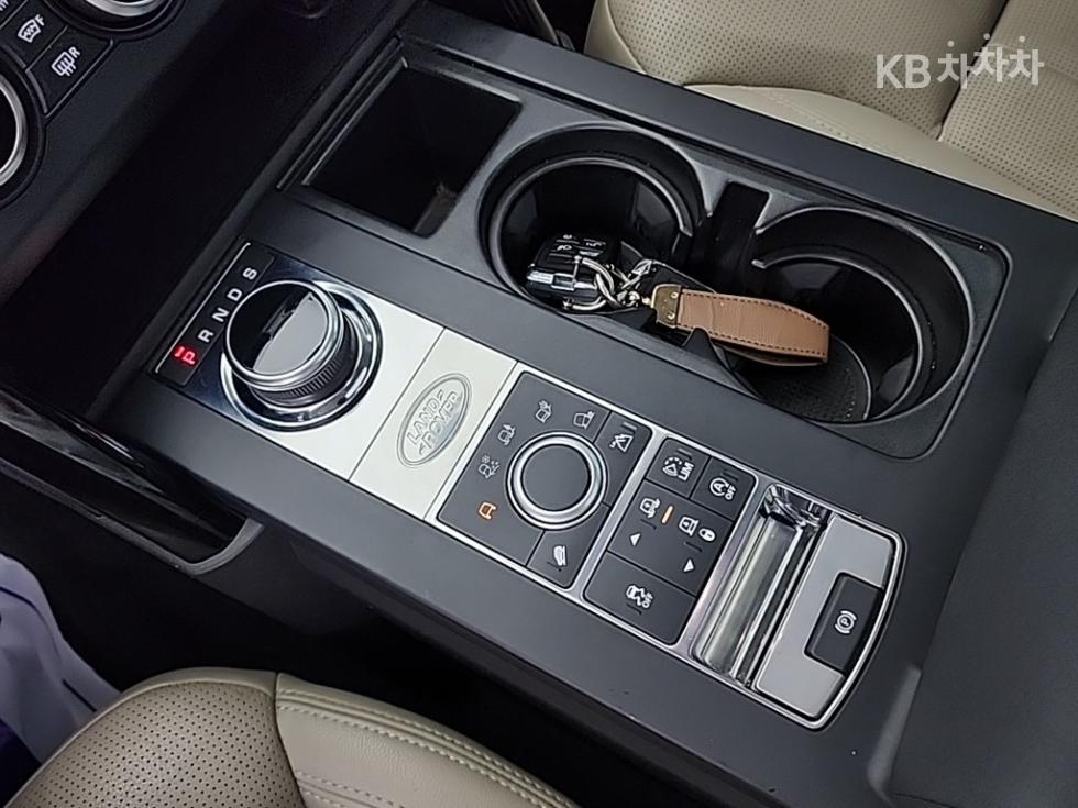 2018 Land Rover 5 photo