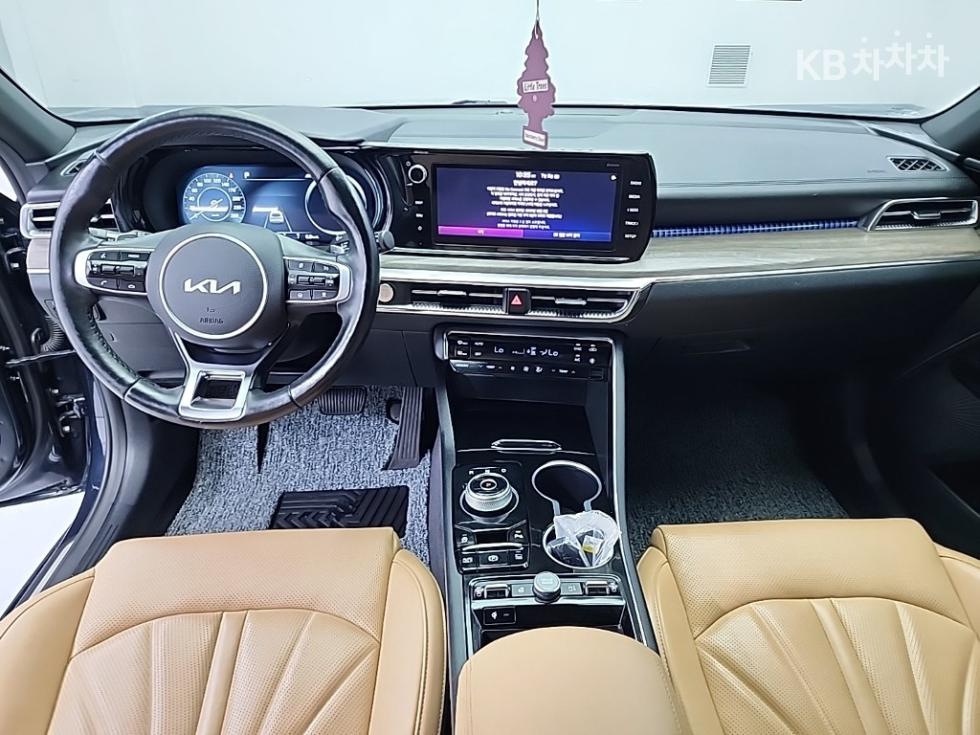 2021 Kia K5 3 photo