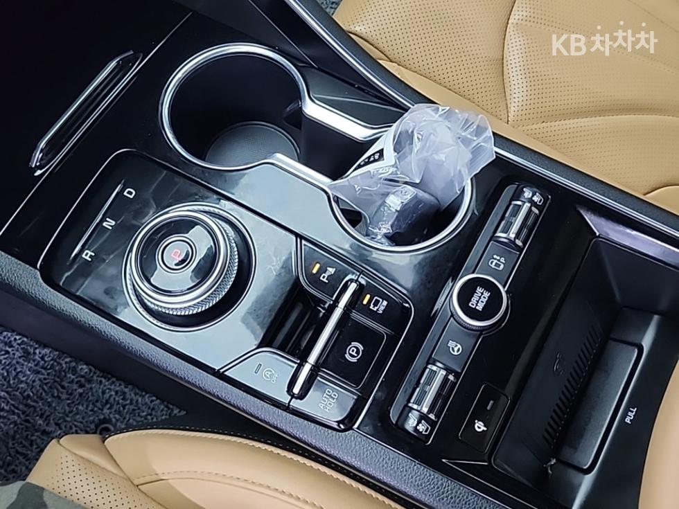 2021 Kia K5 3 photo