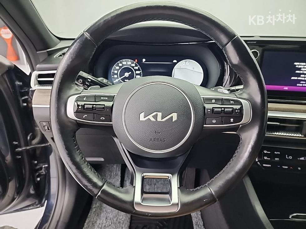 2021 Kia K5 3 photo