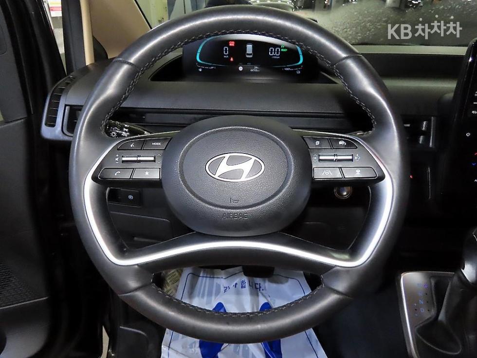 Hyundai Staria — miniaturë 7