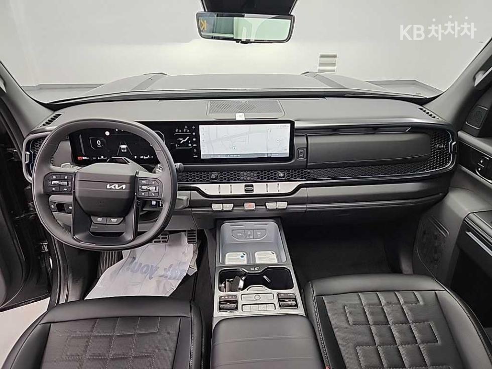 2025 Kia Used Car photo