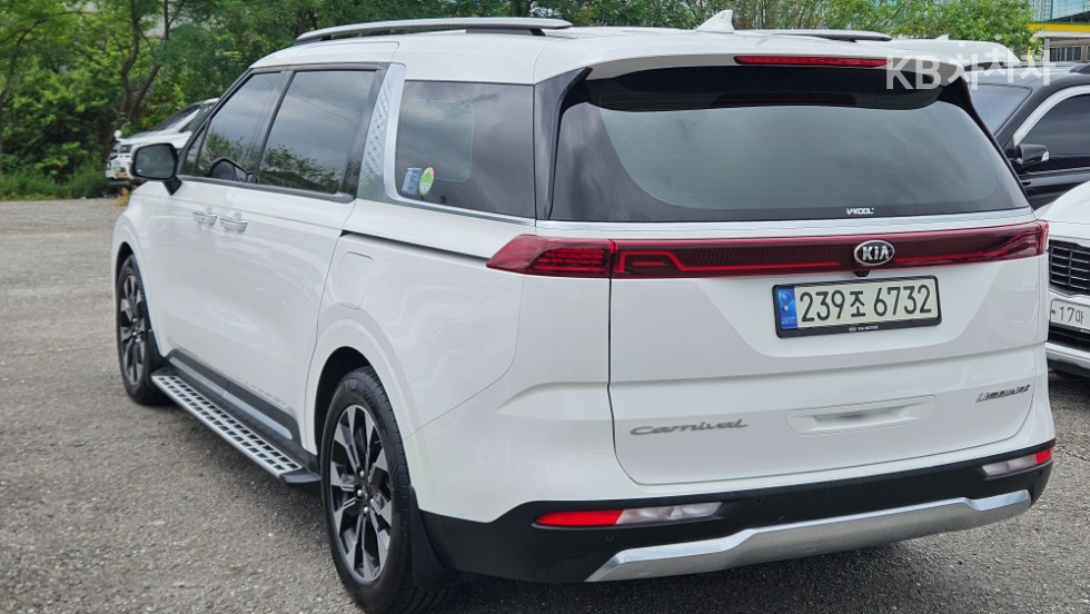 Kia Carnival — miniaturë 4