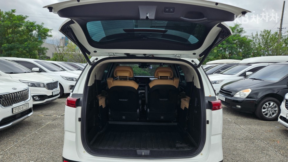 Kia Carnival — miniaturë 10