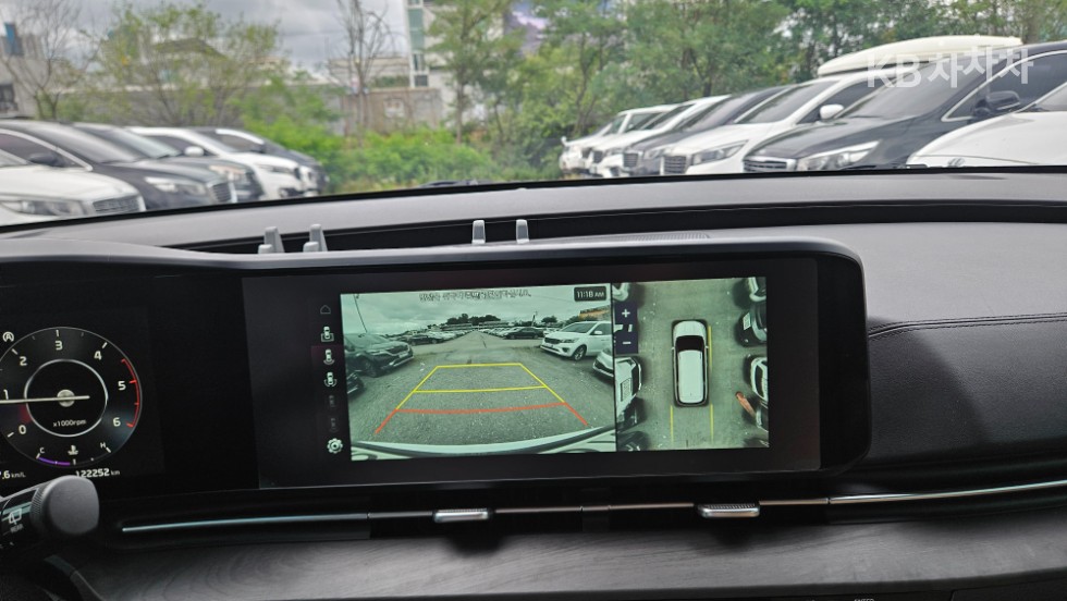 Kia Carnival — miniaturë 20