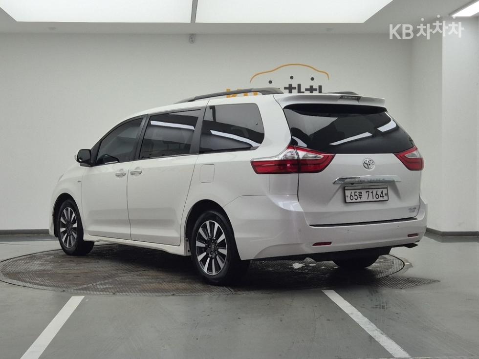 Toyota Sienna — miniaturë 3