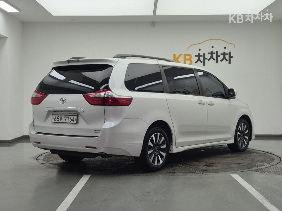 Toyota Sienna — miniaturë 4