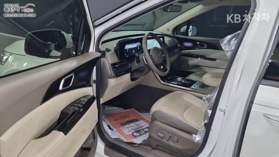 Kia Carnival — miniaturë 9