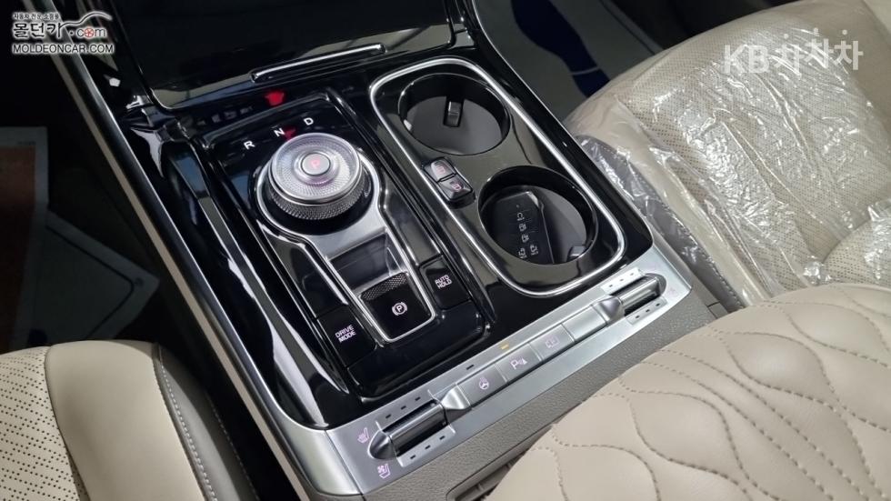 Kia Carnival — miniaturë 14