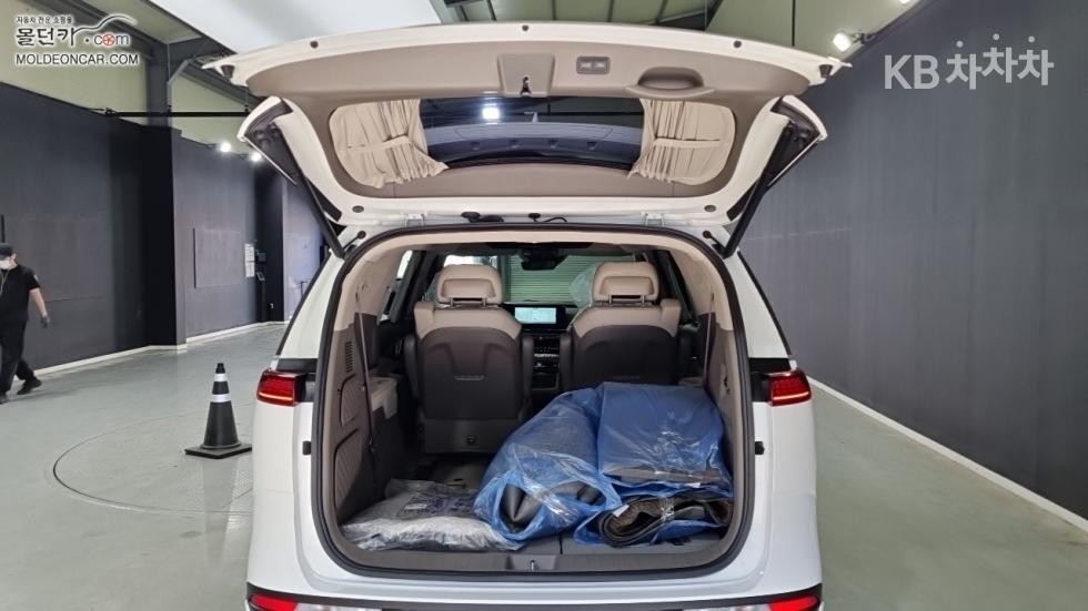 Kia Carnival — miniaturë 18