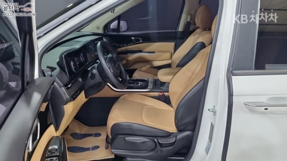 Kia Carnival — miniaturë 9