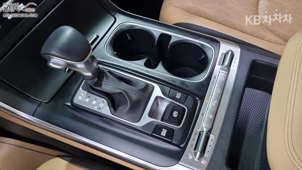 Kia Carnival — miniaturë 14