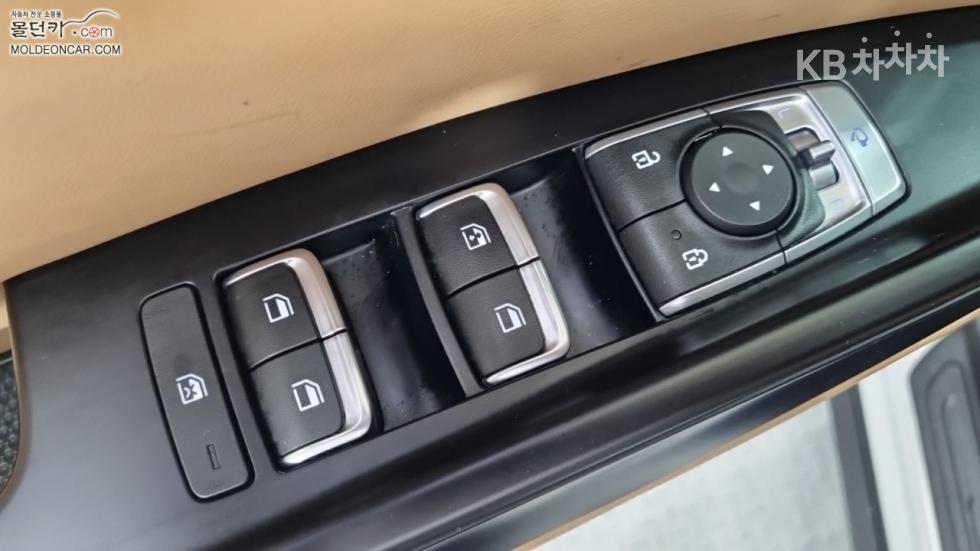 Kia Carnival — miniaturë 17