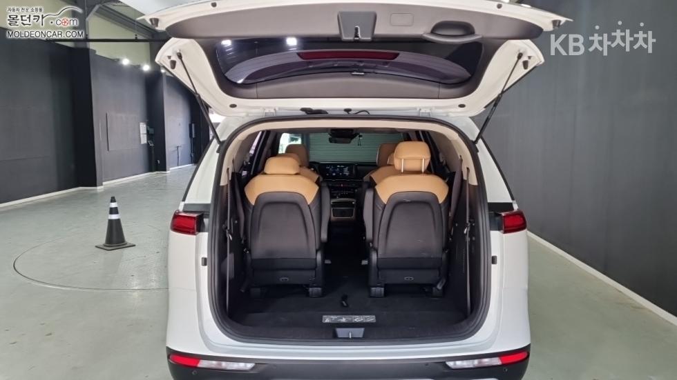 Kia Carnival — miniaturë 18